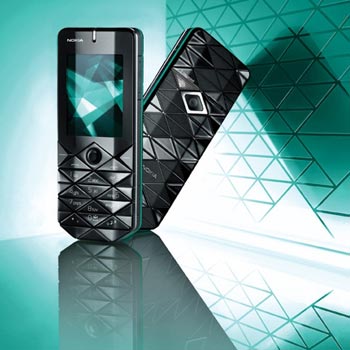 Nokia 7900 Prism sẽ ra mắt trong tháng 10. Ảnh: Astel.