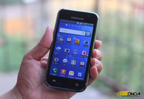 Galaxy S nổi bật với màn hình lớn và rực rỡ. Ảnh: Quốc Huy.